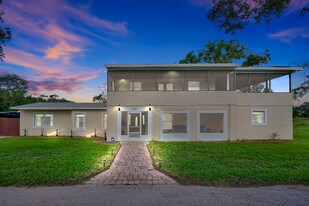 405 North Blvd W in Davenport, FL - Building Photo