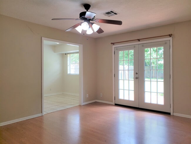 1325 E Brooks St in Norman, OK - Building Photo - Building Photo