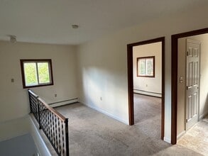 1050 Lucas Avenue Ext, Unit B in Hurley, NY - Building Photo - Building Photo