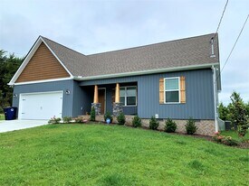 101 Blue Grass Dr in Shelbyville, TN - Building Photo