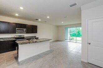 13671 NW 9th Rd in Newberry, FL - Building Photo - Building Photo