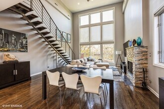 927 N Hermitage Ave in Chicago, IL - Building Photo - Building Photo