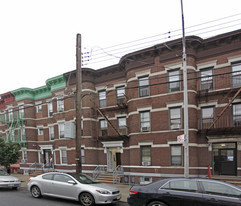 30-18 43rd St in Long Island City, NY - Building Photo