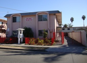 414-420 Grant St in Oceanside, CA - Building Photo - Building Photo