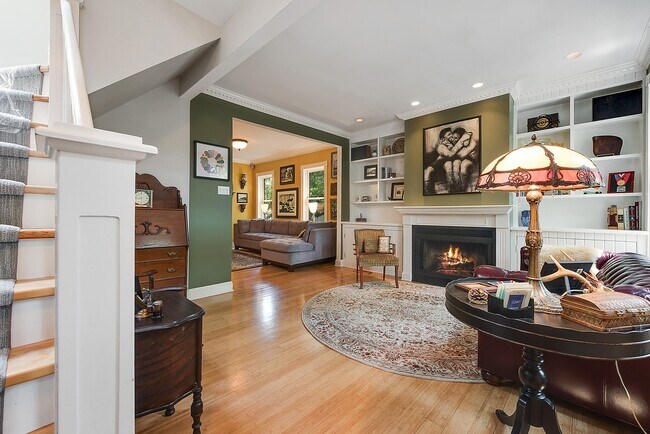 1519 N Elk Grove Ave in Chicago, IL - Building Photo - Building Photo