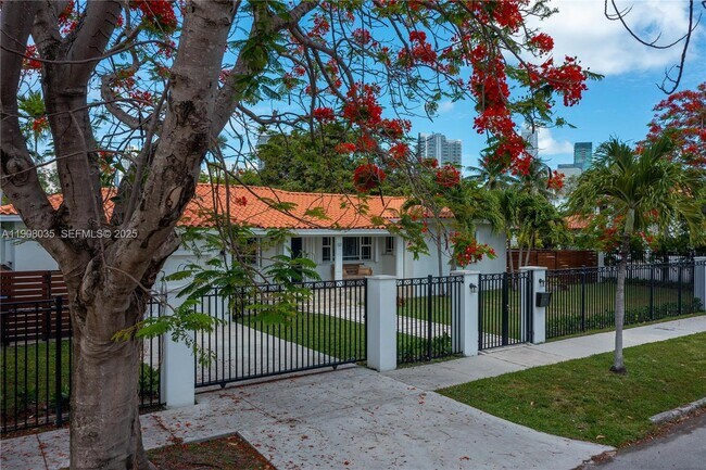 501 SW 19th Rd in Miami, FL - Building Photo - Building Photo