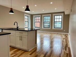 27 E Northampton St, Unit 301 in Wilkes-Barre, PA - Building Photo - Building Photo