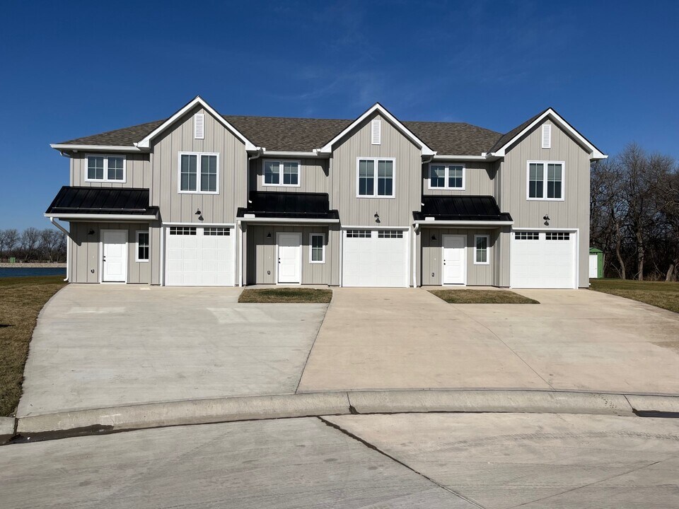 81 SE 381st Rd in Warrensburg, MO - Foto de edificio