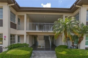 4726 Marine Pkwy in New Port Richey, FL - Building Photo