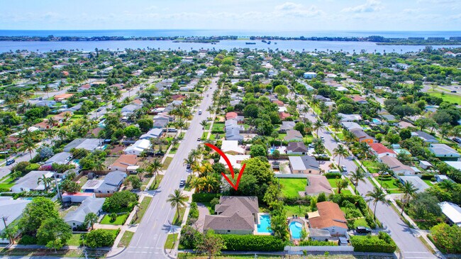 property at 376 Forest Hill Blvd