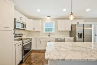 5008 Suter Dr in Nashville, TN - Building Photo - Building Photo