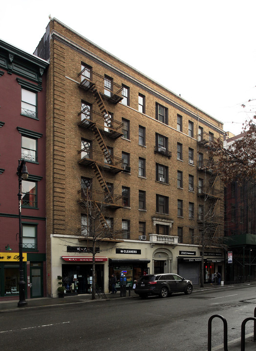 11 West 8th Street in New York, NY - Foto de edificio