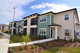 Atwater Apartments in Tavares, FL - Foto de edificio - Building Photo