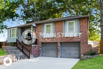 816 NW Buckingham Pl in Blue Springs, MO - Building Photo - Building Photo