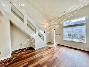 673 Stobus Dr in Greenwood, IN - Building Photo - Building Photo