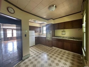 44 Sherman St in Lynbrook, NY - Building Photo - Building Photo