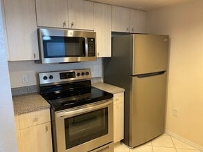 1801 N Flagler Dr, Unit 432 in West Palm Beach, FL - Building Photo - Building Photo