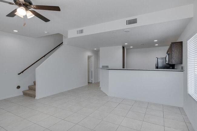 Desert View Villas in Yuma, AZ - Building Photo - Interior Photo