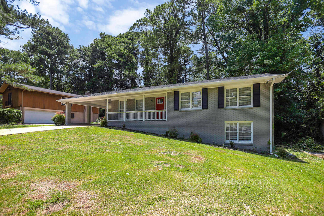 3427 Forrest Hills Dr in Hapeville, GA - Building Photo