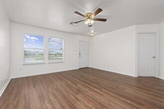 5092 Akumal Calle in Dickinson, TX - Building Photo - Building Photo