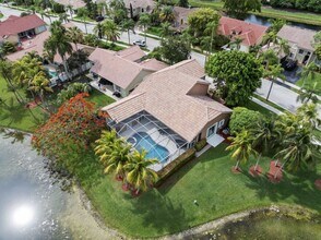 1179 Laguna Springs Dr in Weston, FL - Building Photo - Building Photo