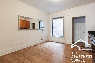 908 W Belle Plaine Ave, Unit 1 in Chicago, IL - Building Photo - Building Photo
