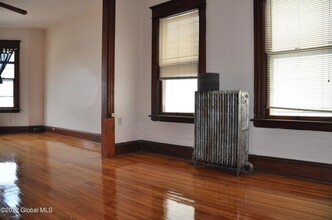 698 State St, Unit First Floor in Albany, NY - Foto de edificio - Building Photo