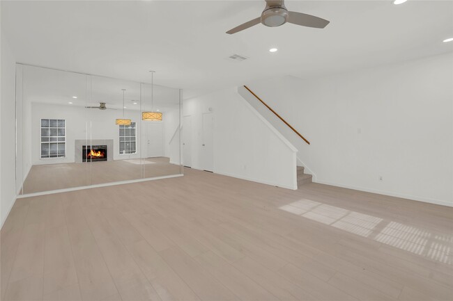 4001 Tanglewilde St in Houston, TX - Building Photo - Building Photo