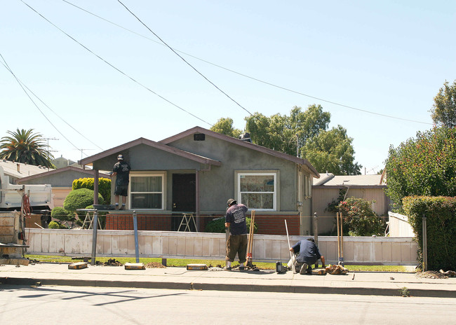 1475 159th Ave in San Leandro, CA - Foto de edificio - Building Photo