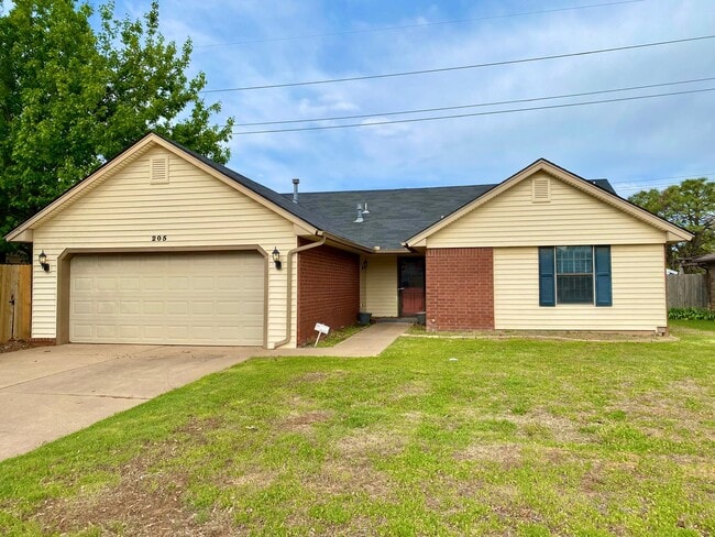 205 N Rockypoint Dr in Edmond, OK - Building Photo - Building Photo