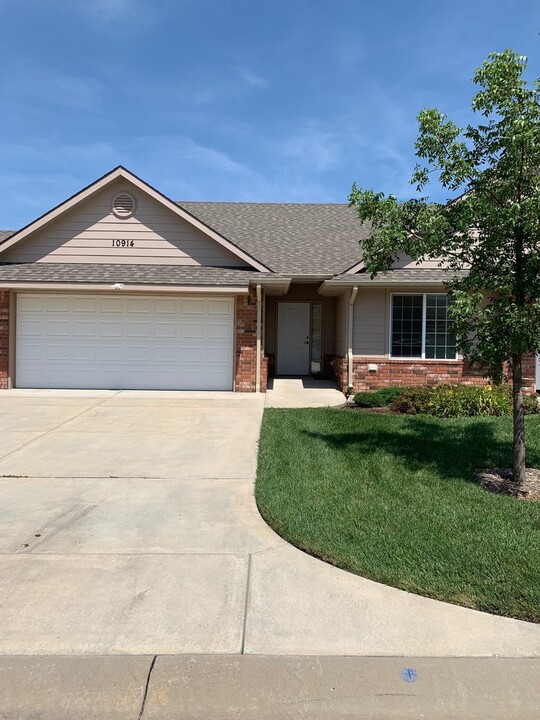 10914 W Jamesport Dr in Maize, KS - Building Photo