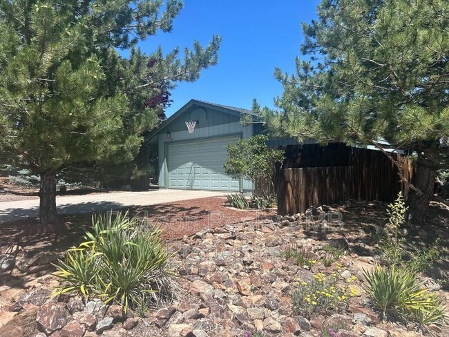 property at 1600 Alamo St
