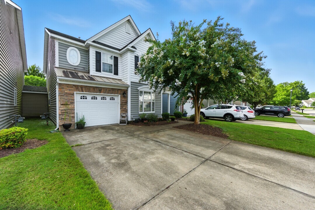 3018 Silver Charm Cir in Suffolk, VA - Foto de edificio