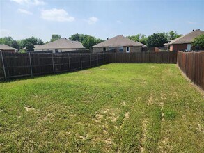209 Deborah Ln in Crowley, TX - Foto de edificio - Building Photo