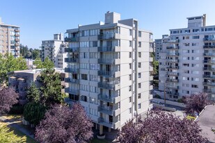 Alpine Towers in Vancouver, BC - Building Photo