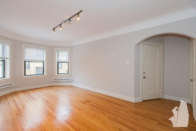 2328 N Rockwell St, Unit A2 in Chicago, IL - Building Photo - Building Photo