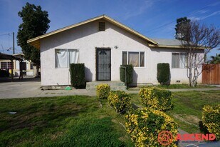 157 4th St in Mc Farland, CA - Building Photo
