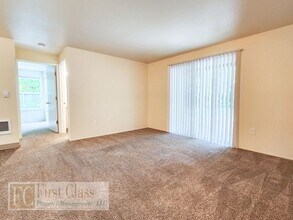 1235 NW 183rd Ave in Beaverton, OR - Building Photo - Building Photo