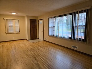 8595 Granada Ave S in Cottage Grove, MN - Building Photo - Building Photo