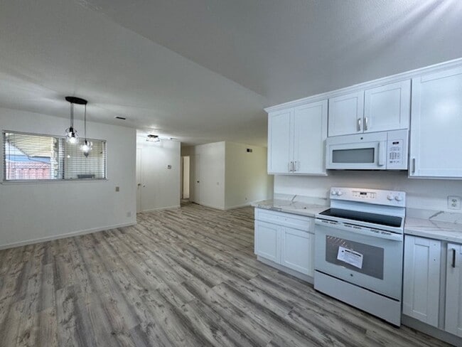 819 Cherokee Dr in Livermore, CA - Foto de edificio - Building Photo