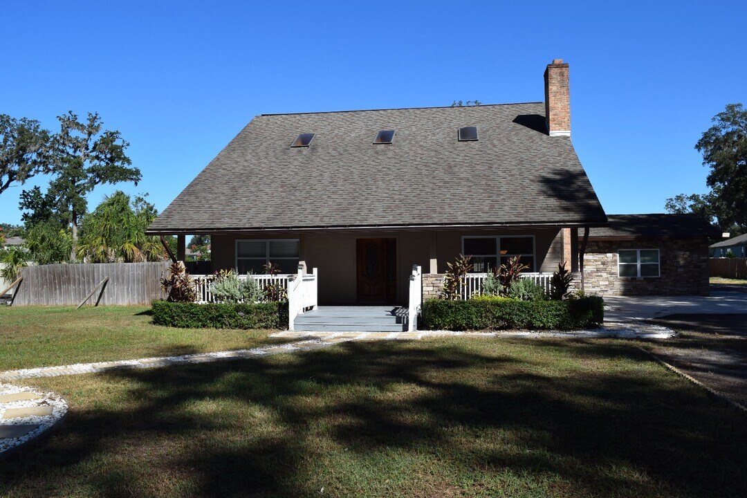 2718 Viola Ln in Valrico, FL - Foto de edificio