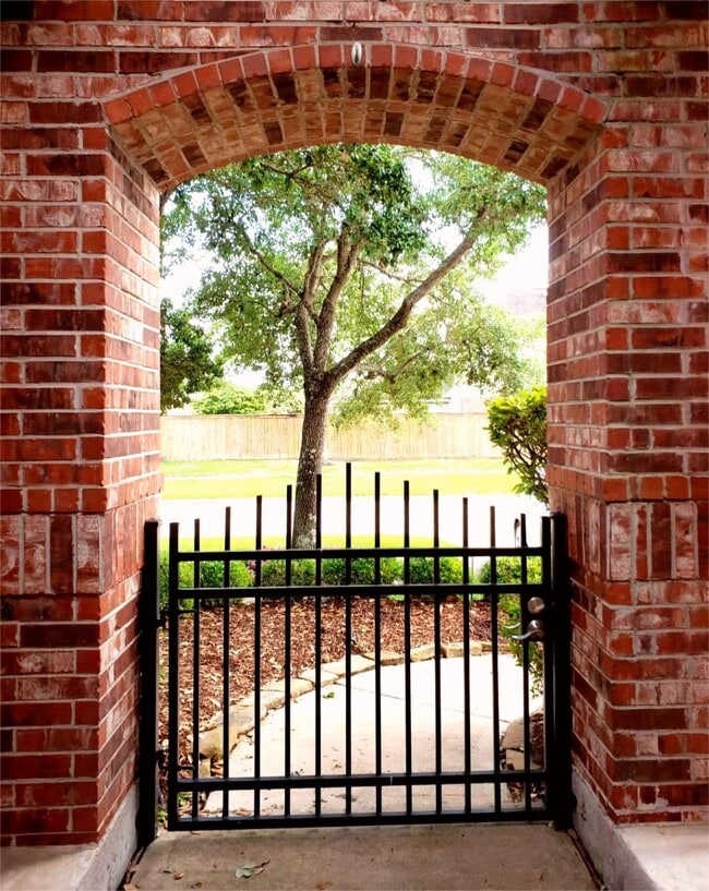 2611 Summer Rain Dr in Manvel, TX - Building Photo - Building Photo