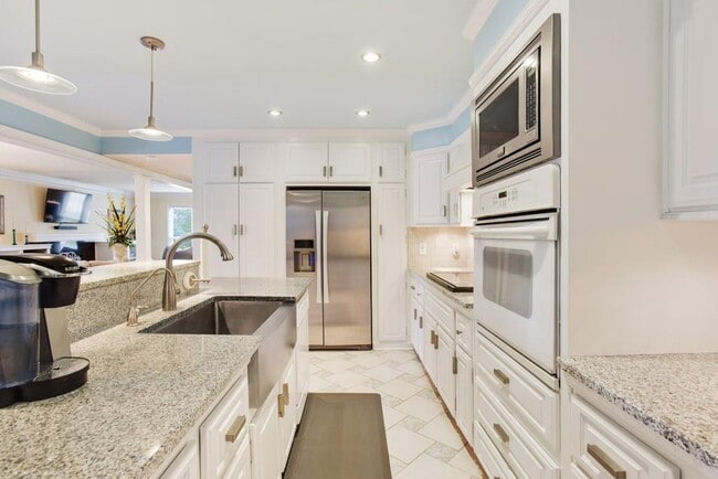 8900 Carroll Manor Dr in Atlanta, GA - Building Photo - Building Photo