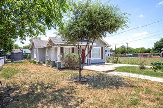 916 Iowa St in San Antonio, TX - Building Photo - Building Photo