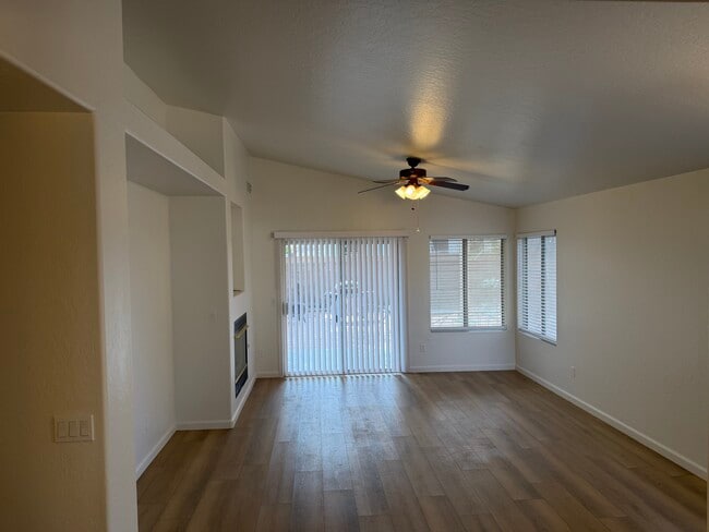 2815 E Harwell Rd in Gilbert, AZ - Building Photo - Building Photo