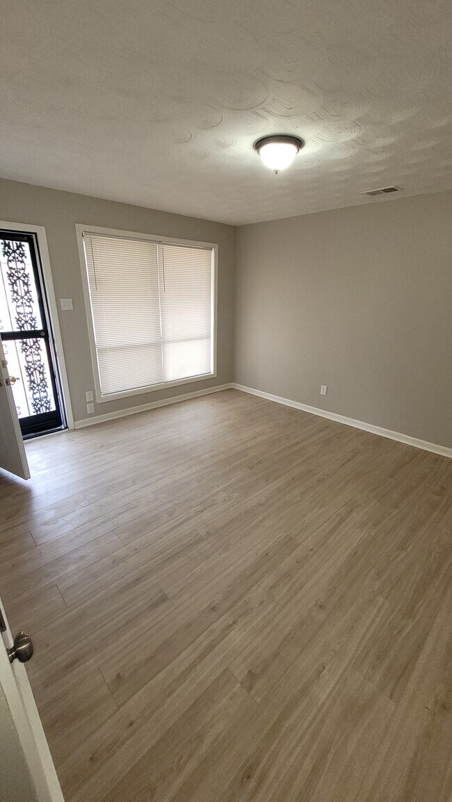 293 Charter Ave in Memphis, TN - Building Photo - Building Photo