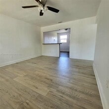 1102 NW 100th Terrace in Miami, FL - Building Photo - Building Photo