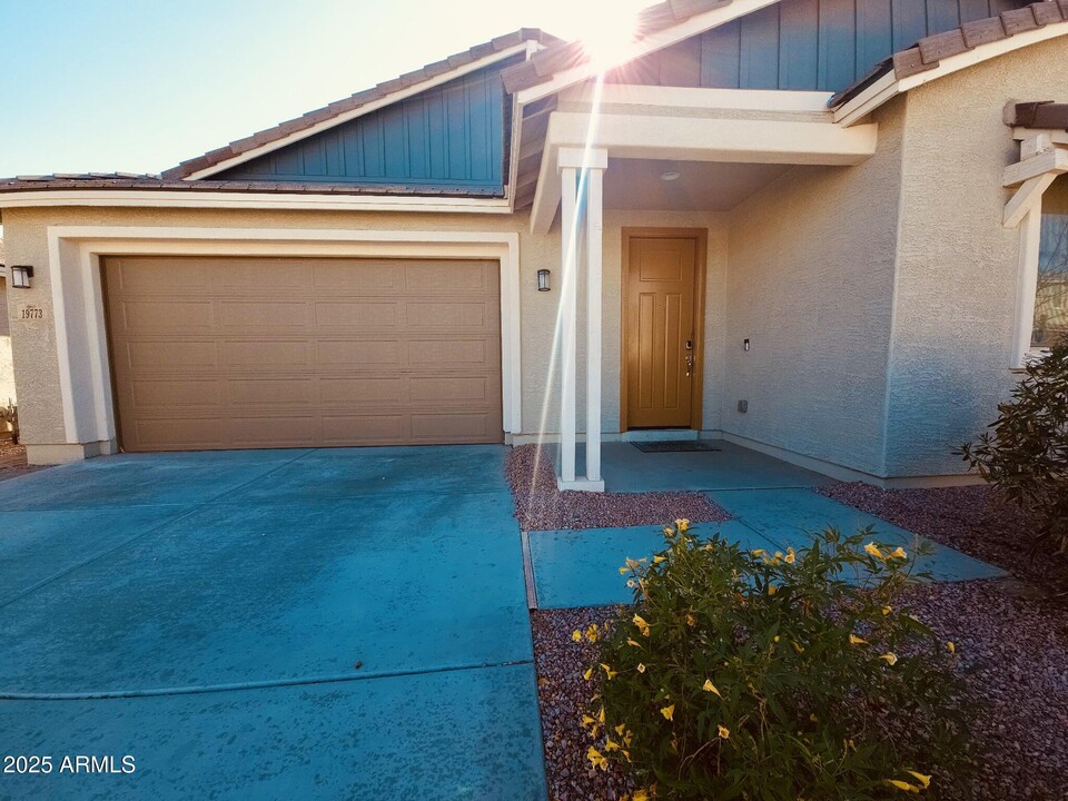 19773 Pinchot Dr in Buckeye, AZ - Building Photo