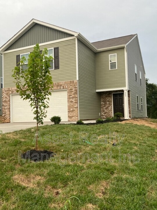 323 Everleigh Cir in Jefferson City, TN - Building Photo