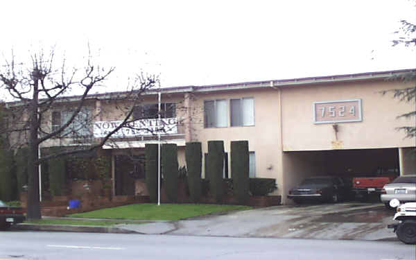 Cypress Apartments in Van Nuys, CA - Building Photo